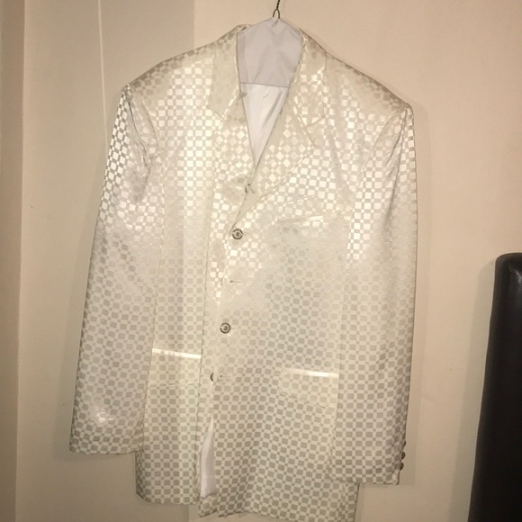 Men’s 40R cream suit